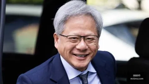 哈兰德世界杯球衣曝光，贝林深情留言：共战未来